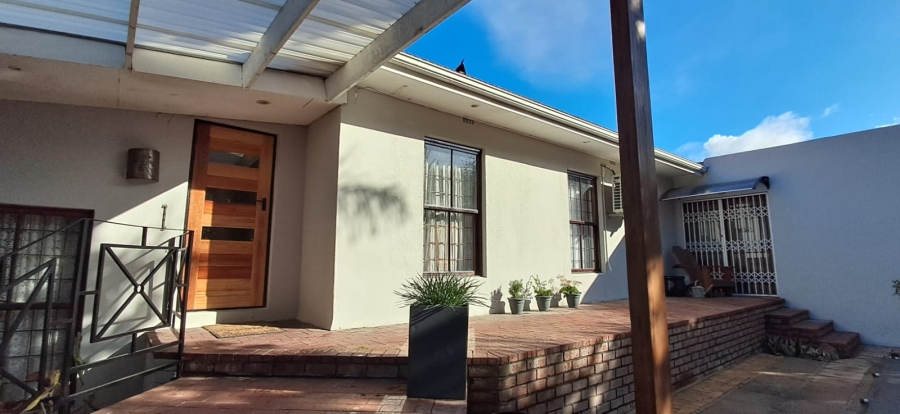 To Let 4 Bedroom Property for Rent in Avondale Western Cape